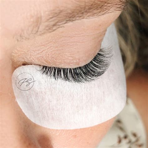 Eyelash extensions som giver dig smukke vipper i。